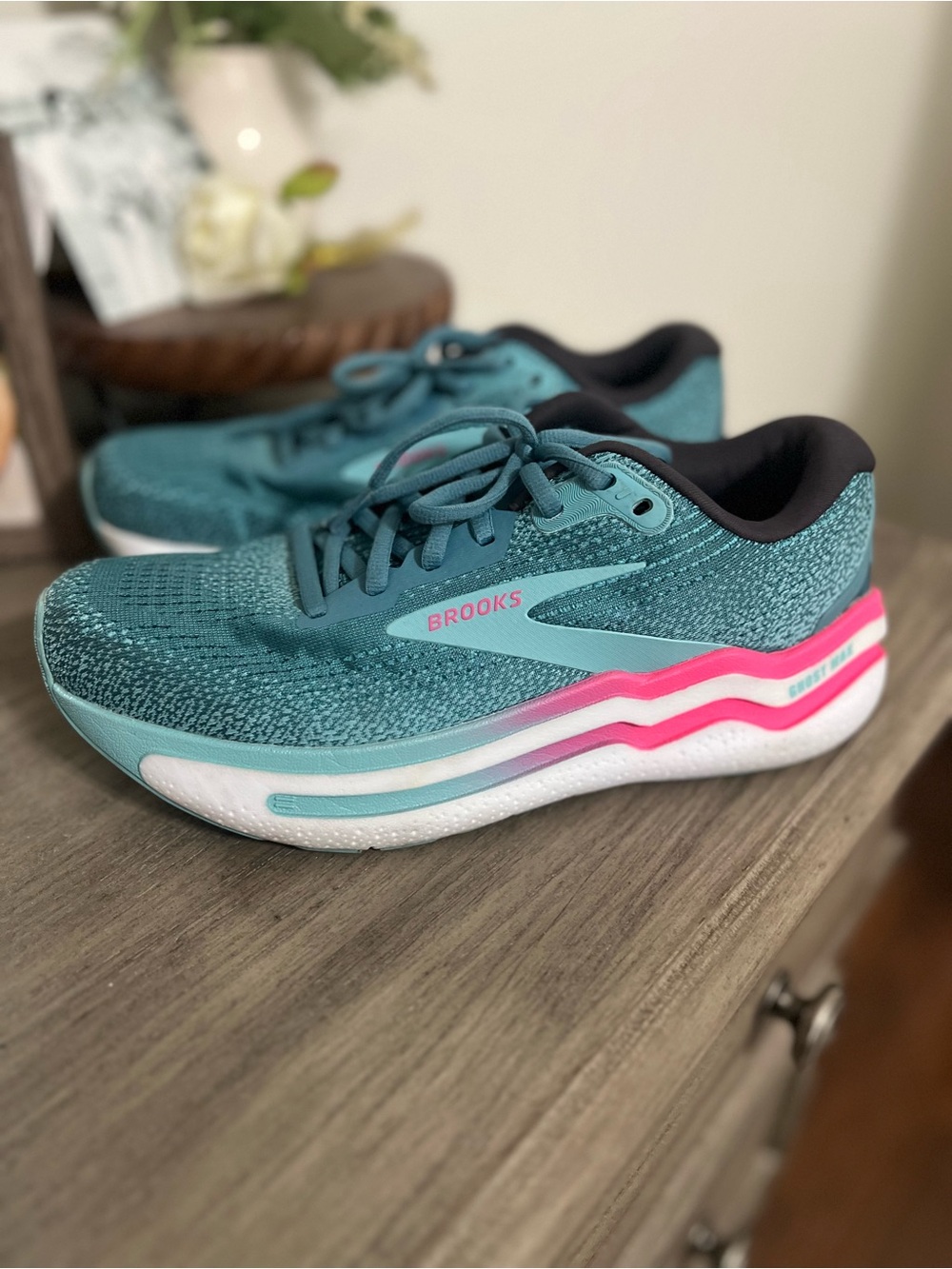 Brooks Women’s Teal and Pink Running Sneakers